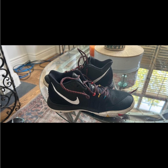 Nike Kyrie - Picture 5 of 8